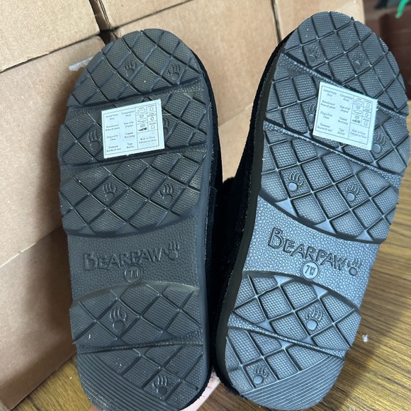Bearpaw Fuzzy Slippers Black Size 7 NWT - Picture 5 of 6